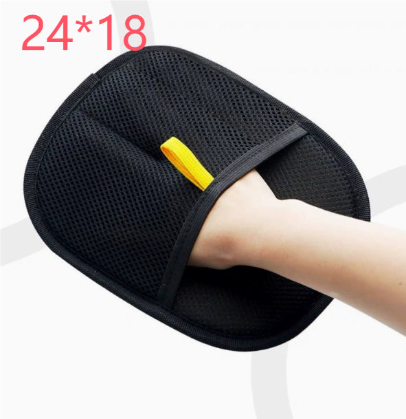 Single black mesh pet hair remover mitt, about 24 x 18 cm